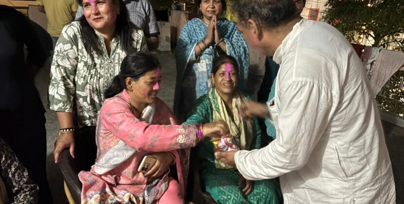 छालों में हौसला और रंगों में उम्मीद: श्रीनगर से दिल्ली पैदल आ रही बहनों के संग MDUPS ने मनाई न्याय वाली होली।