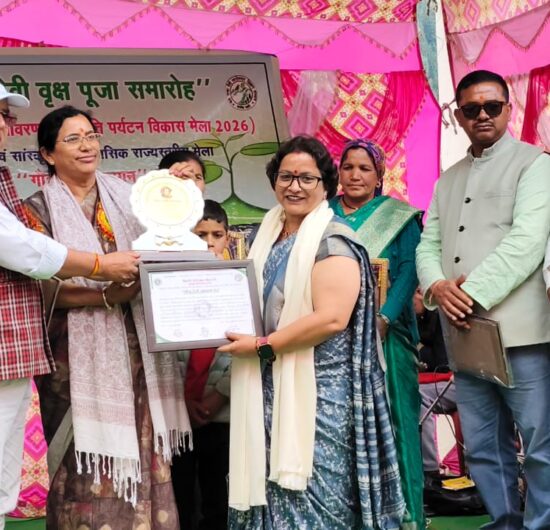 पहाड़ की ‘पिरूल वुमेन’ – मंजू रौतेला साह, जिन्होंने चीड़ की पत्तियों से बुना आत्मनिर्भरता का ख्वाब