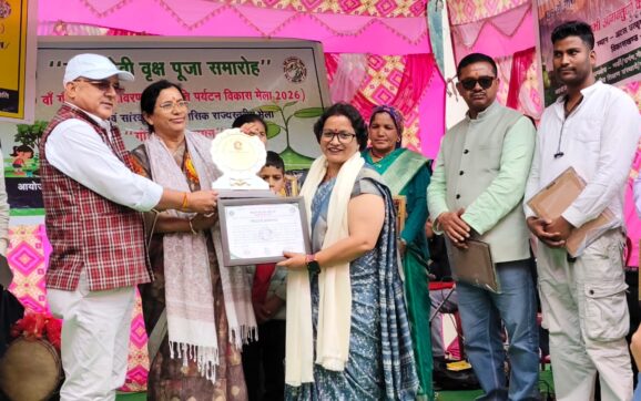पहाड़ की ‘पिरूल वुमेन’ – मंजू रौतेला साह, जिन्होंने चीड़ की पत्तियों से बुना आत्मनिर्भरता का ख्वाब