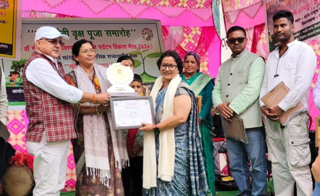 पहाड़ की ‘पिरूल वुमेन’ – मंजू रौतेला साह, जिन्होंने चीड़ की पत्तियों से बुना आत्मनिर्भरता का ख्वाब